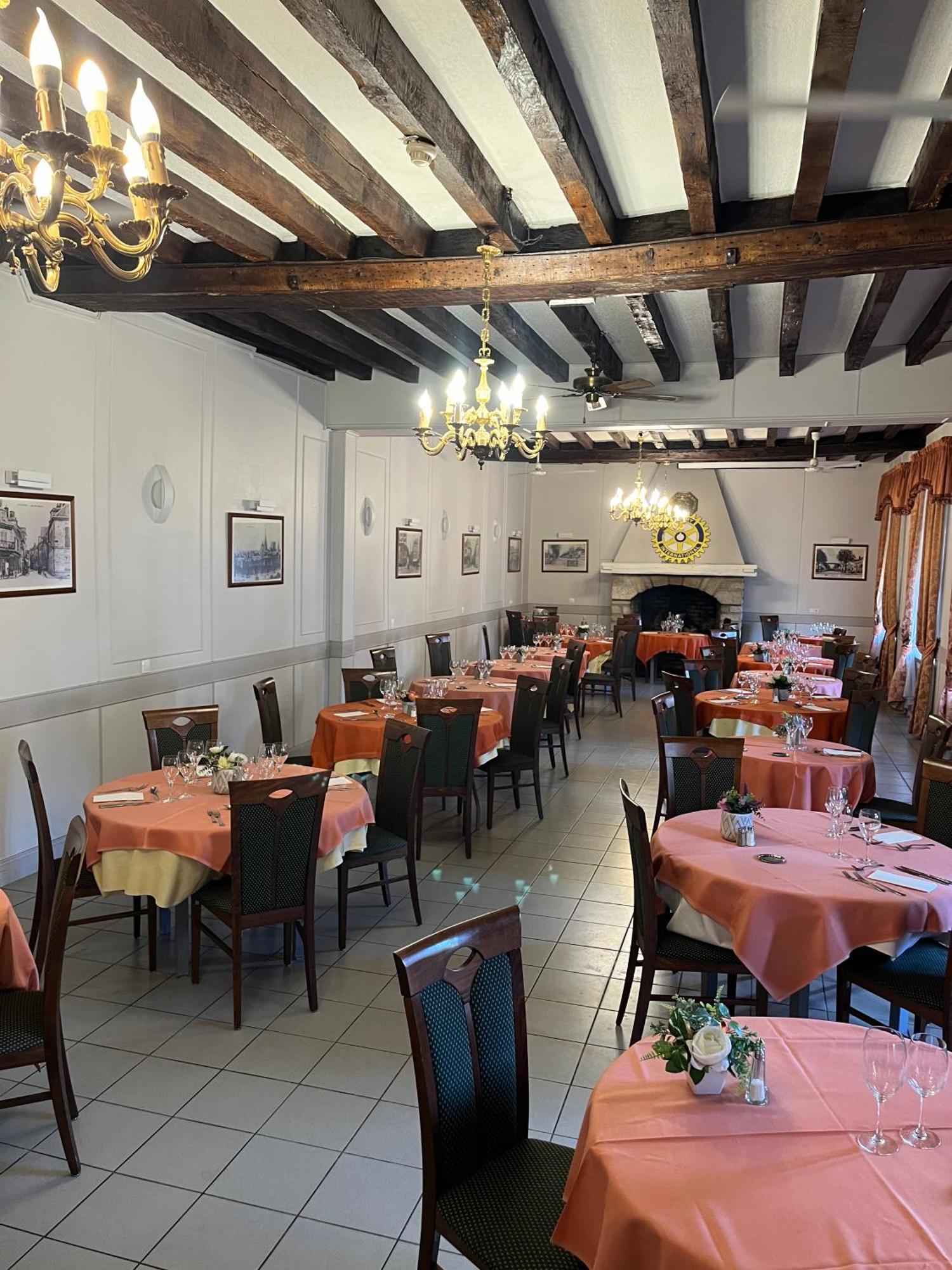 Le Relais De La Poste Hotell Pithiviers Exteriör bild